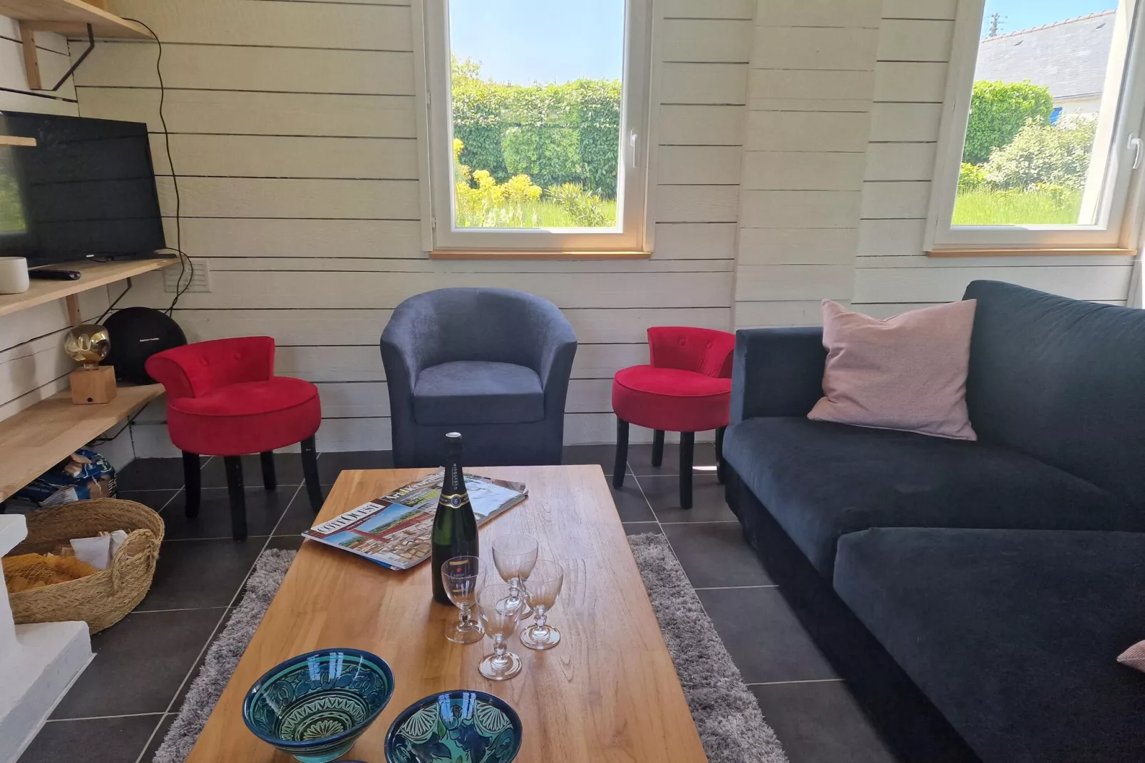 Holiday home with terrace and garden in Locquirec-Living room