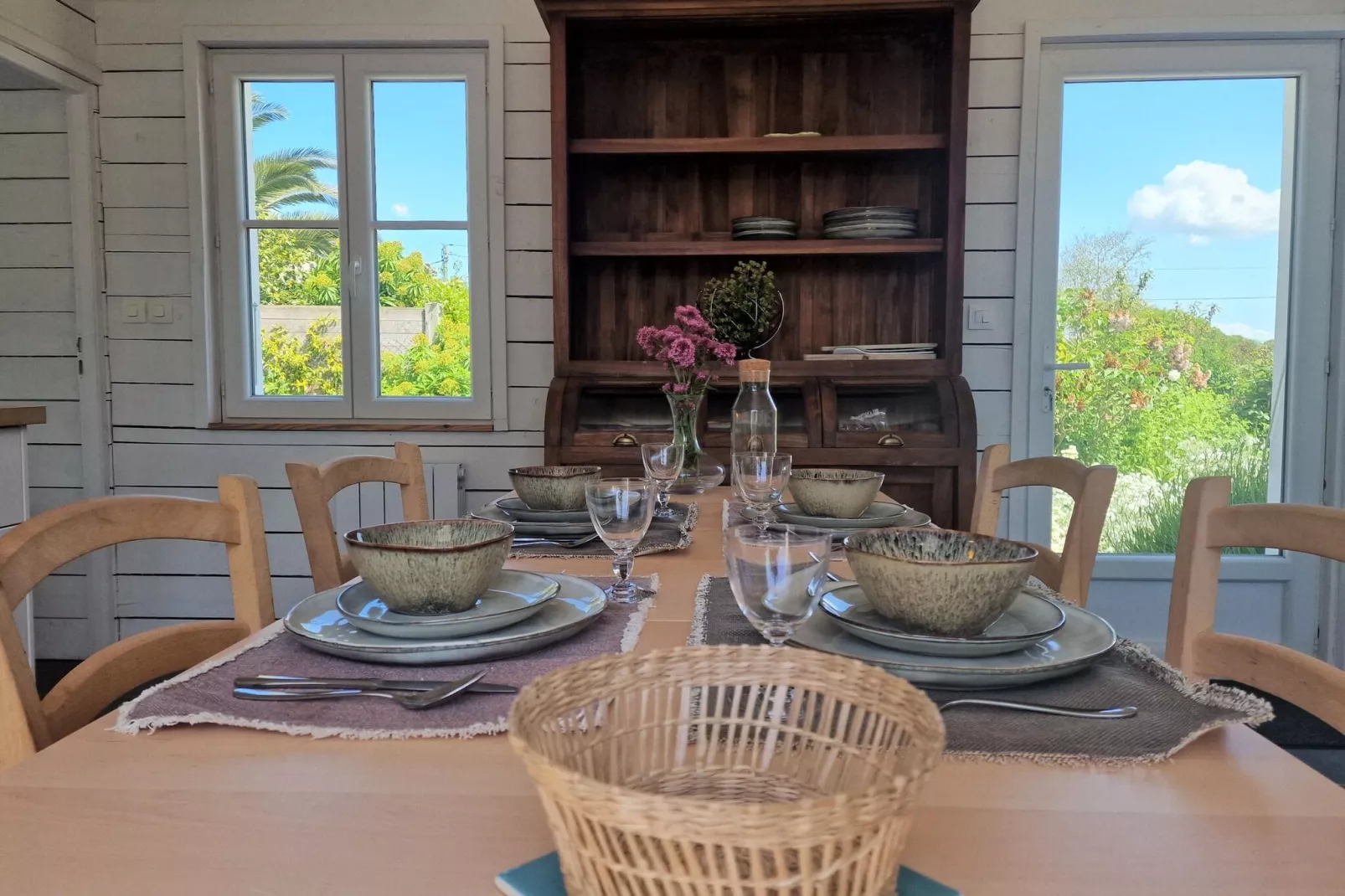 Holiday home with terrace and garden in Locquirec-Kitchen
