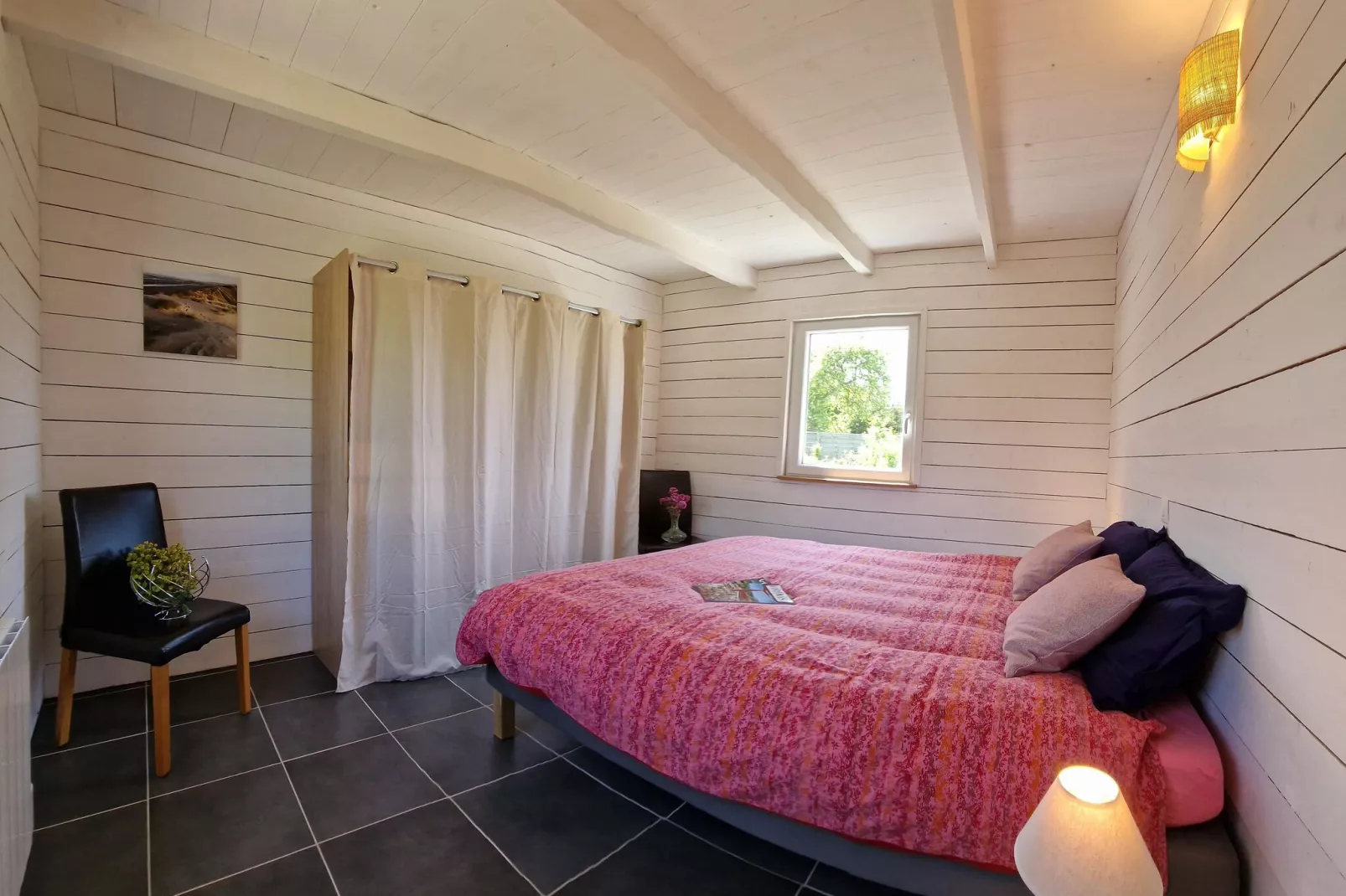 Holiday home with terrace and garden in Locquirec-Bedroom