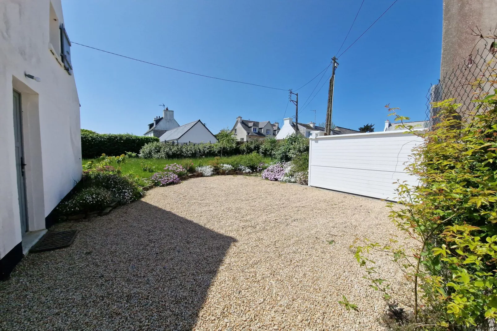 Holiday home with terrace and garden in Locquirec-Exterior summer