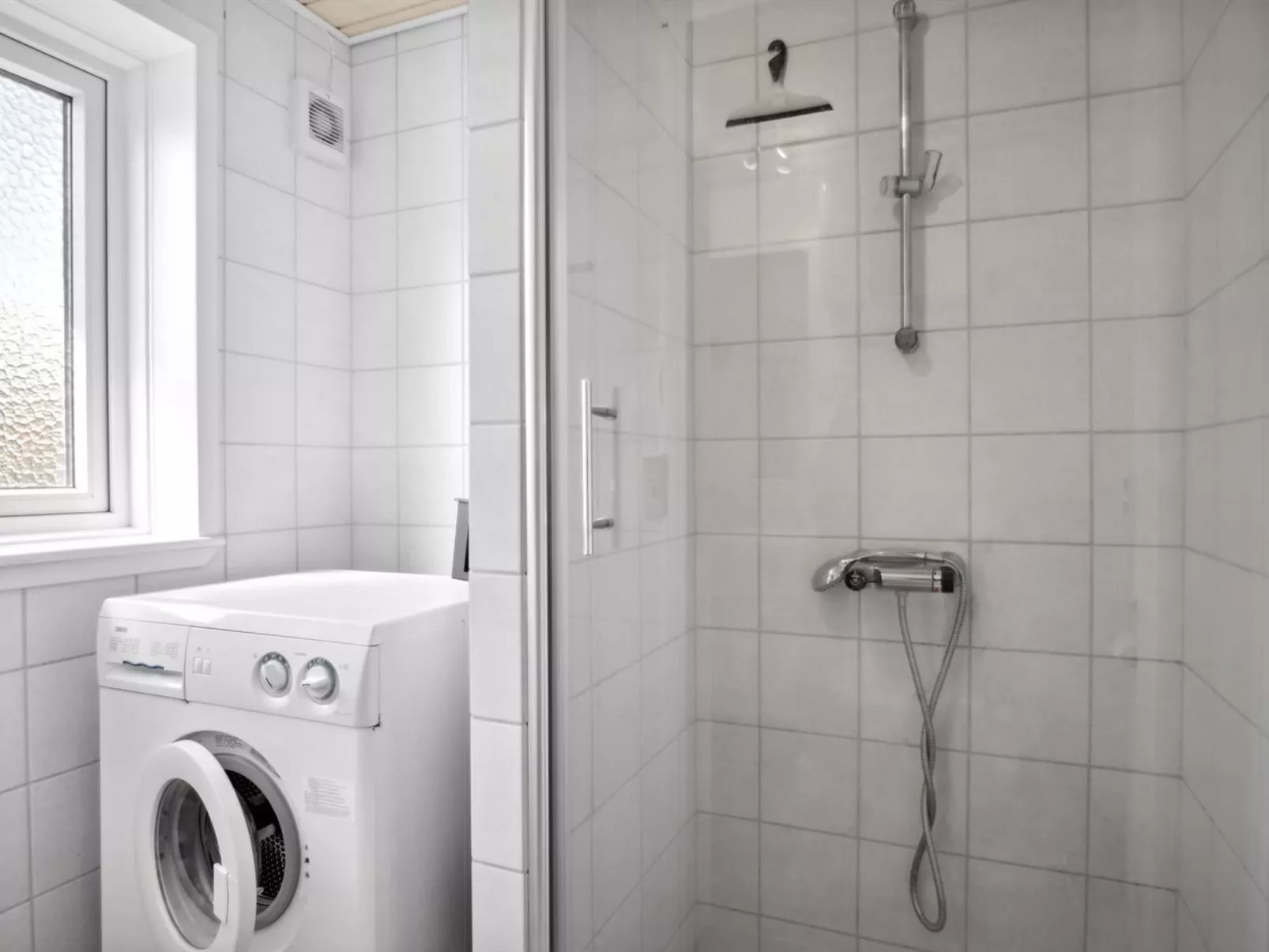 "Vappu" - 400m to the fjord-Inside