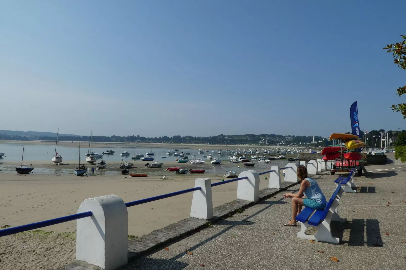 Holiday home with terrace and garden in Locquirec-Areas summer 1km
