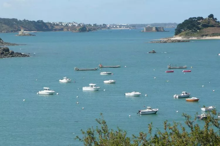 Holiday home with terrace and garden in Locquirec-Areas summer 1km