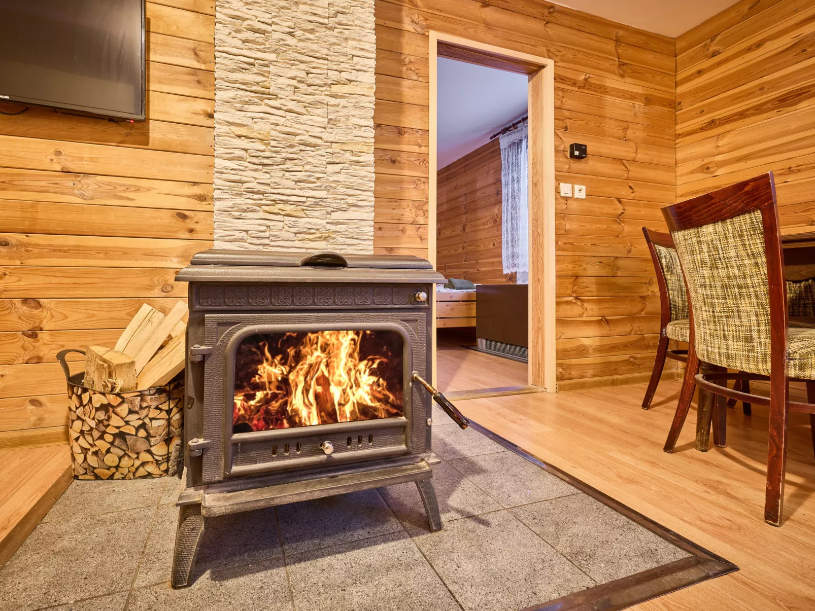 Chaloupka U lesa-Drinnen