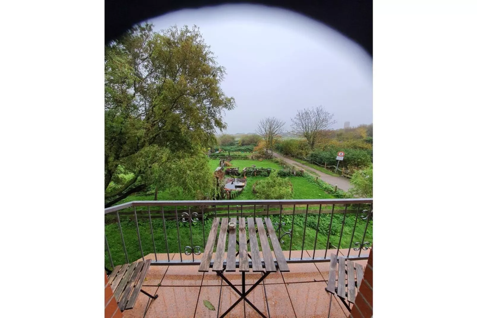 317529-Terrasse / balcon