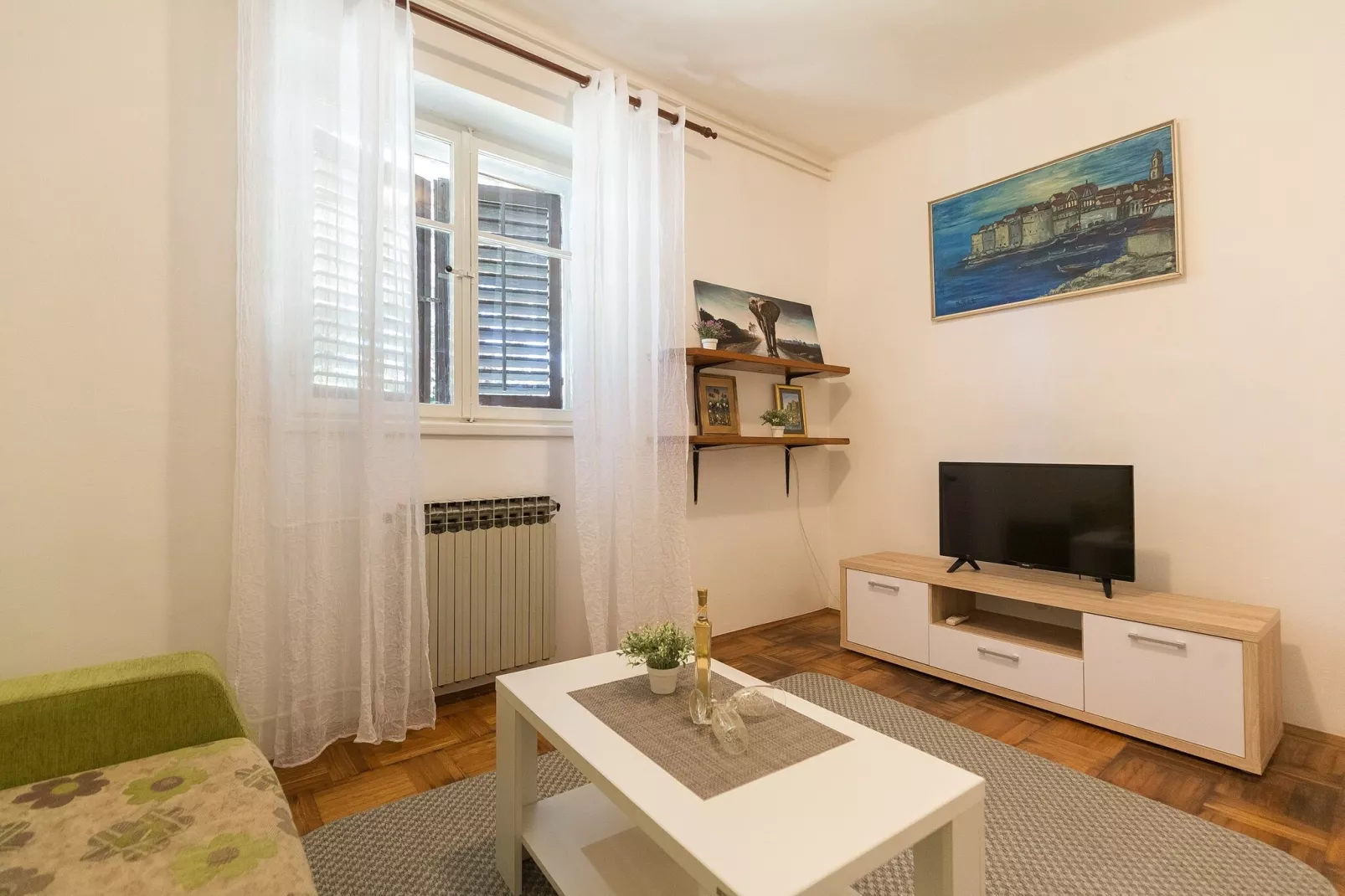 Apartment Tranquilo Garden - One Bedroom Apartment with Terrace and Garden View-Living room