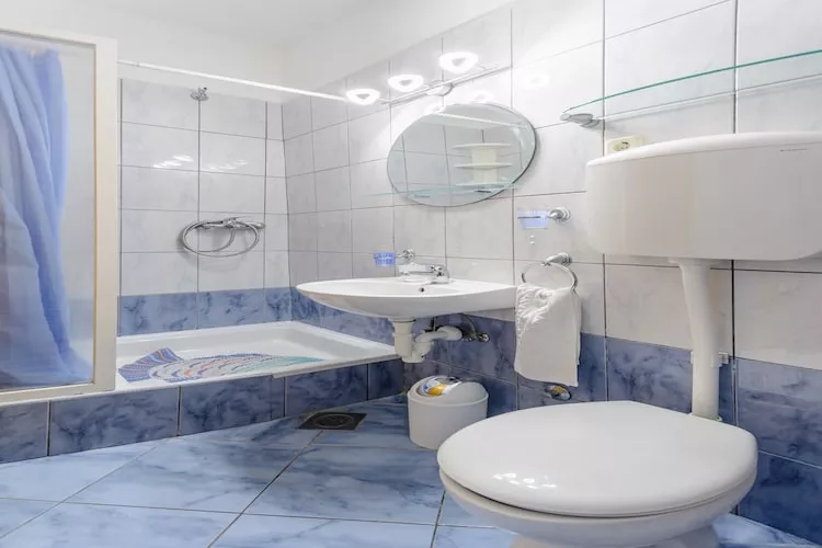 Apartments Hope (Dugi Rat) - One-Bedroom Apartment with Terrace and Sea View (A2) - Salle de bain