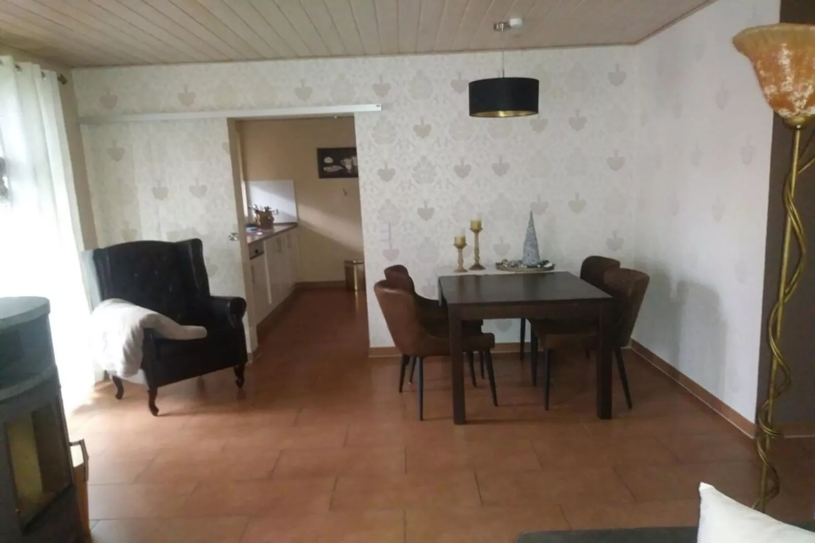 47462-Dining room