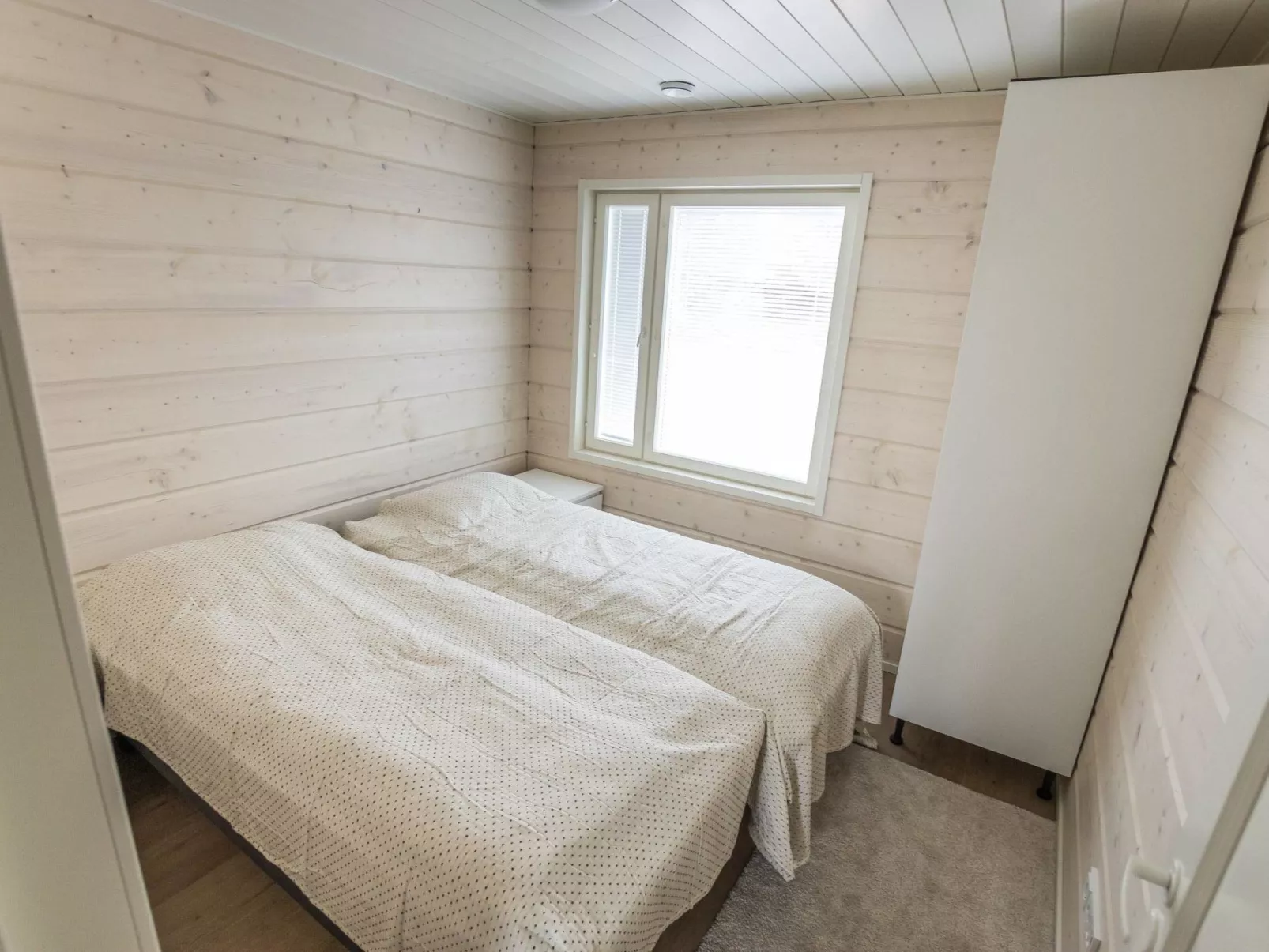 Rikinänranta b-Dedans