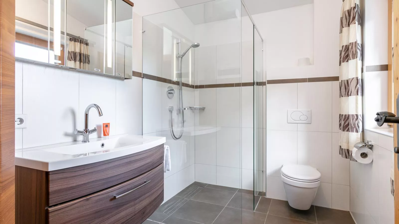 Schneeberghütte-Bathroom