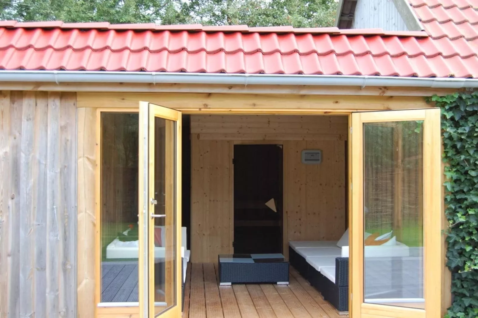 137713-Hall & reception