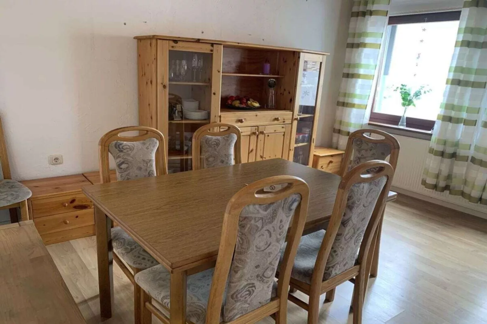 411188 - Dining room