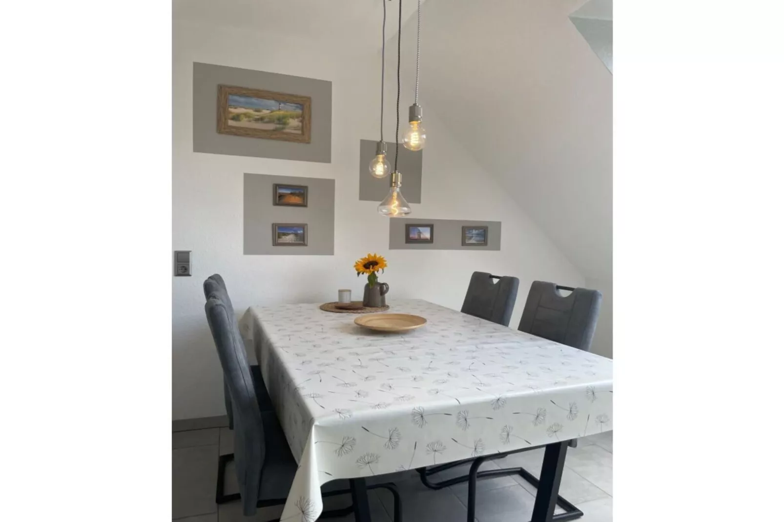 515868 - Dining room