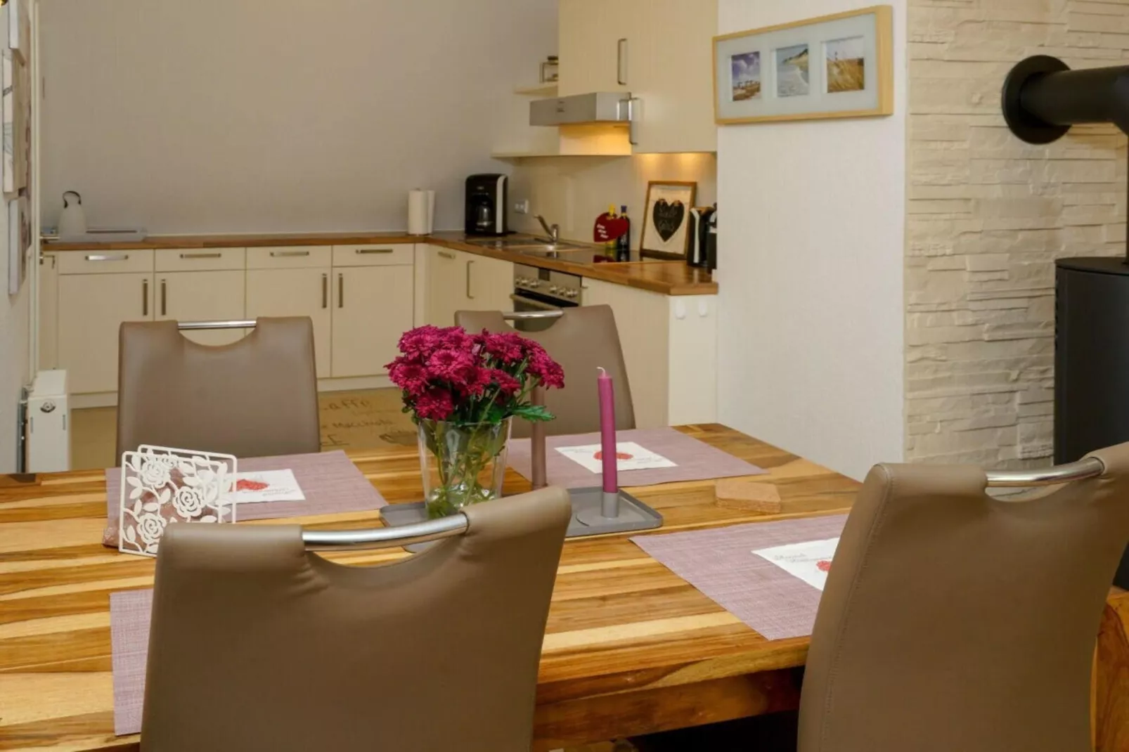 604283 - Dining room