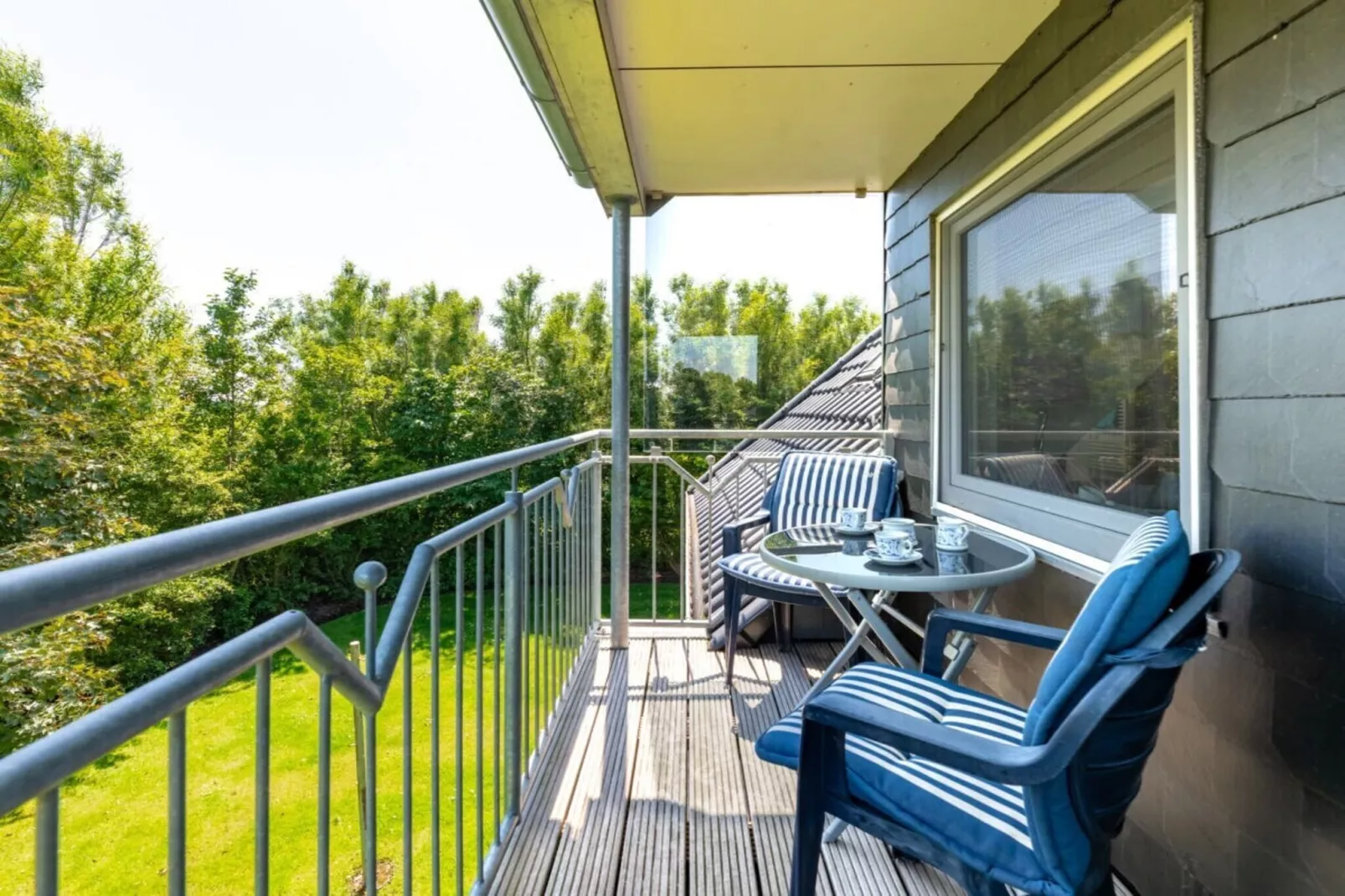 612329-Terrace balcony