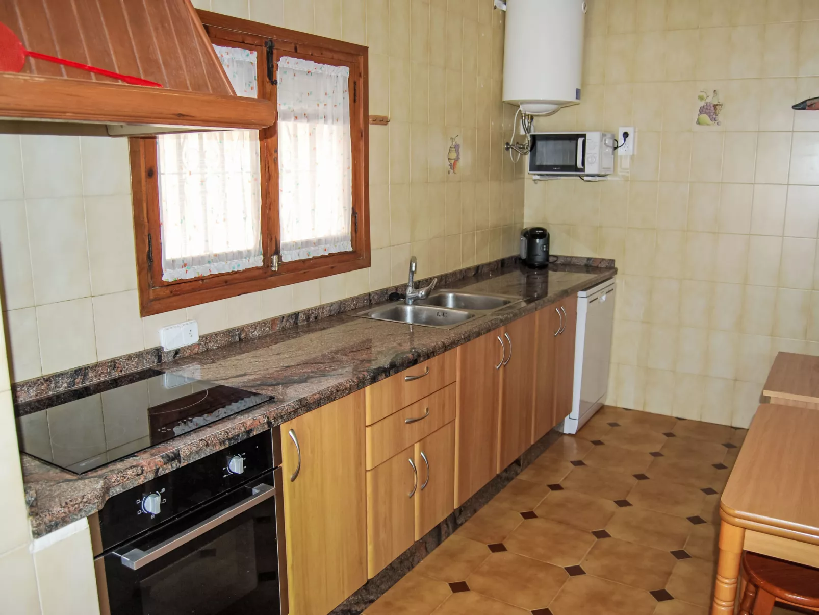 Ferienvilla, Seeblick, privater Pool und Parkplatz - Dedans