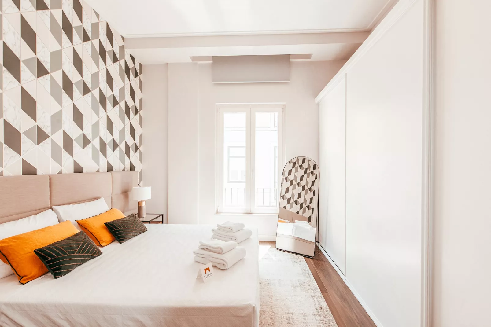 Elegant & Sophisticated Campo Ourique by GT House-Schlafzimmer