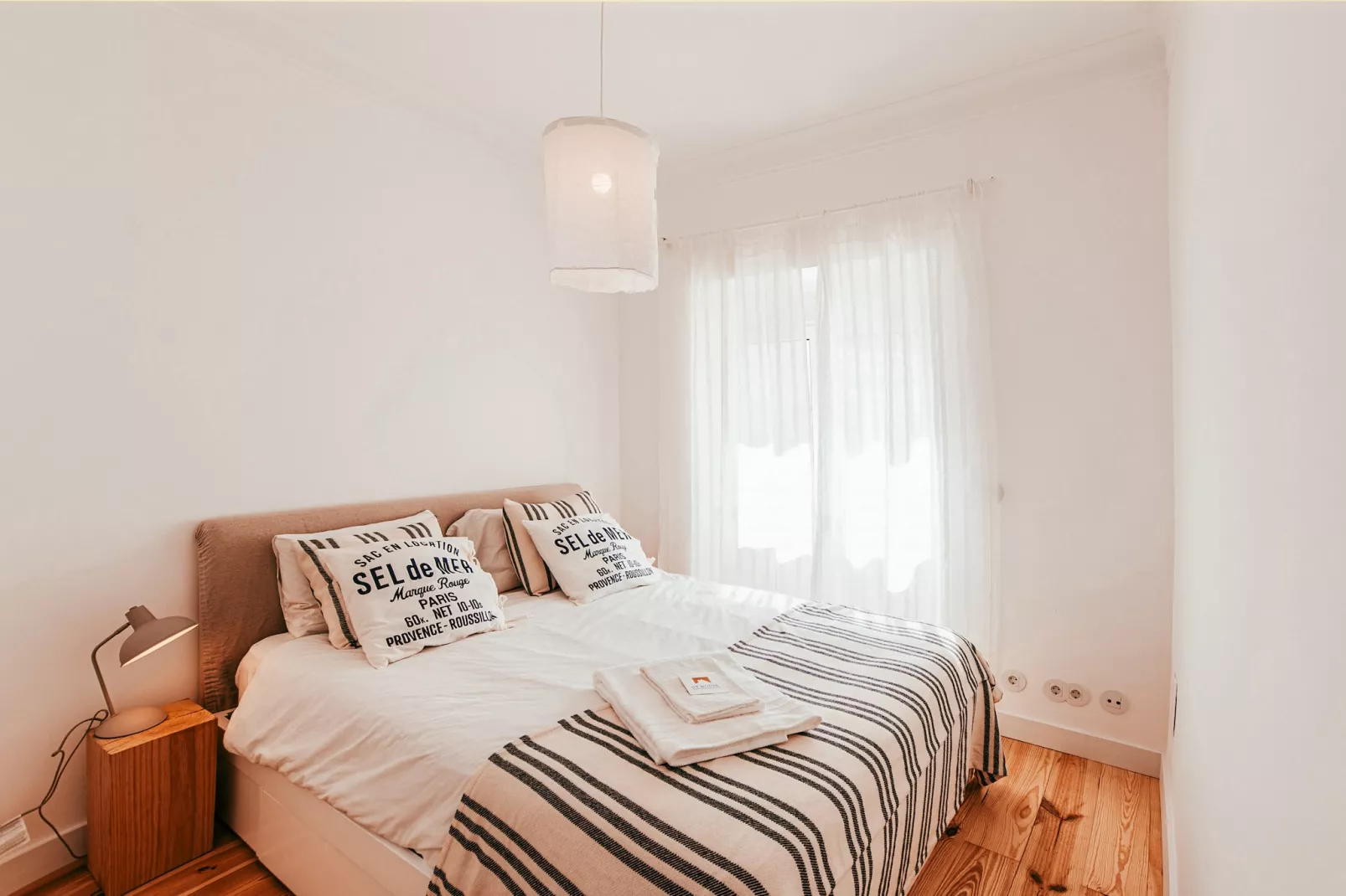 Modern & Charming Alges by GT House-Schlafzimmer