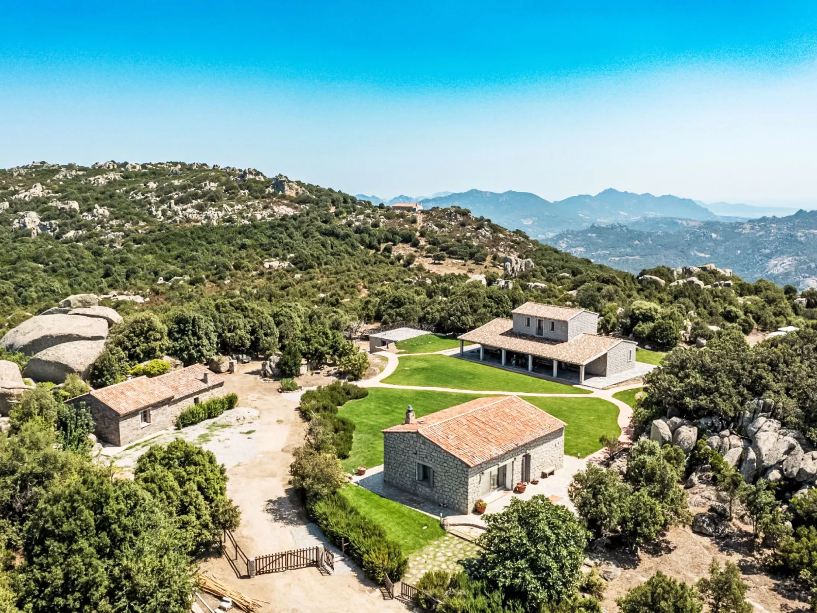 Stazzu Sarra di Monti-Draußen