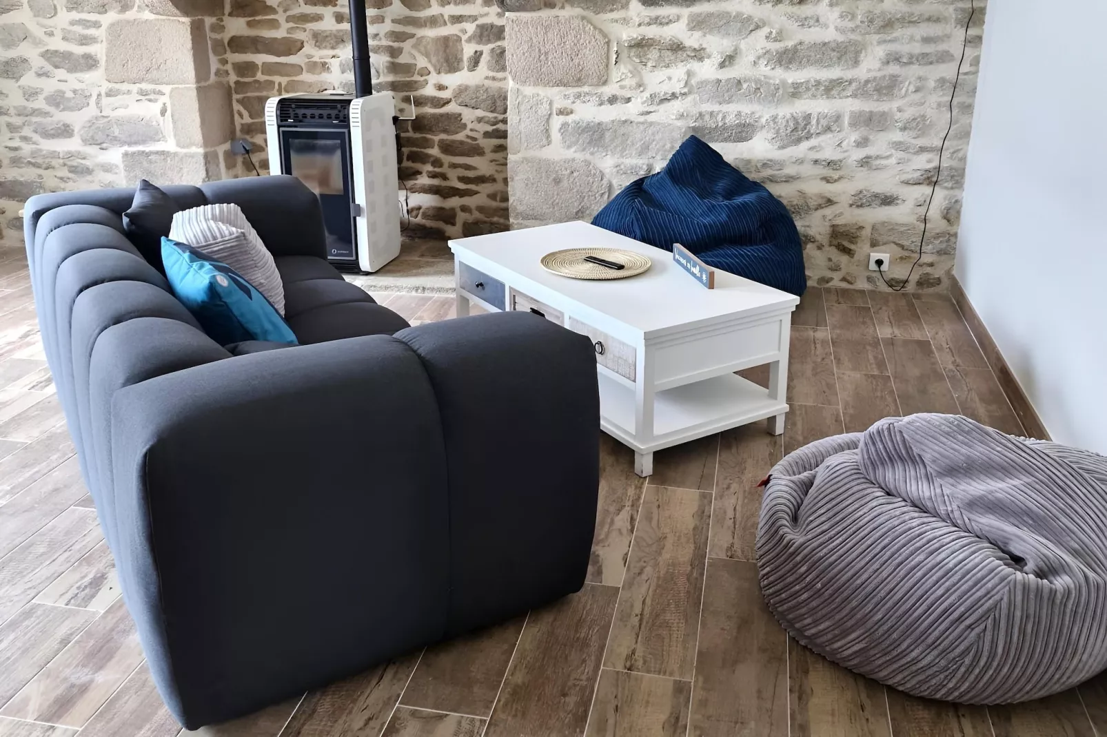 Maison de ville avec terrasse/jardin Guerlesquin-Wohnzimmer