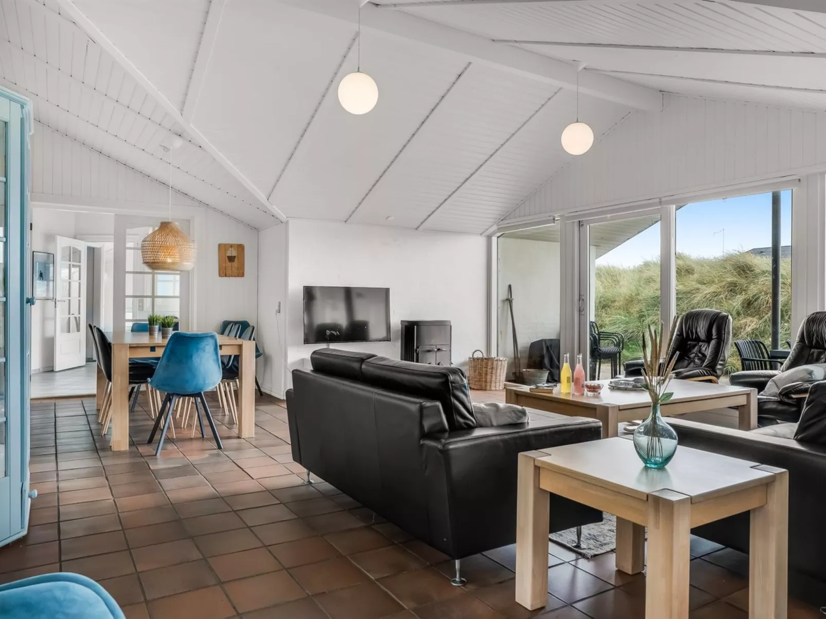 "Nimrod" - 70m from the sea-Dedans