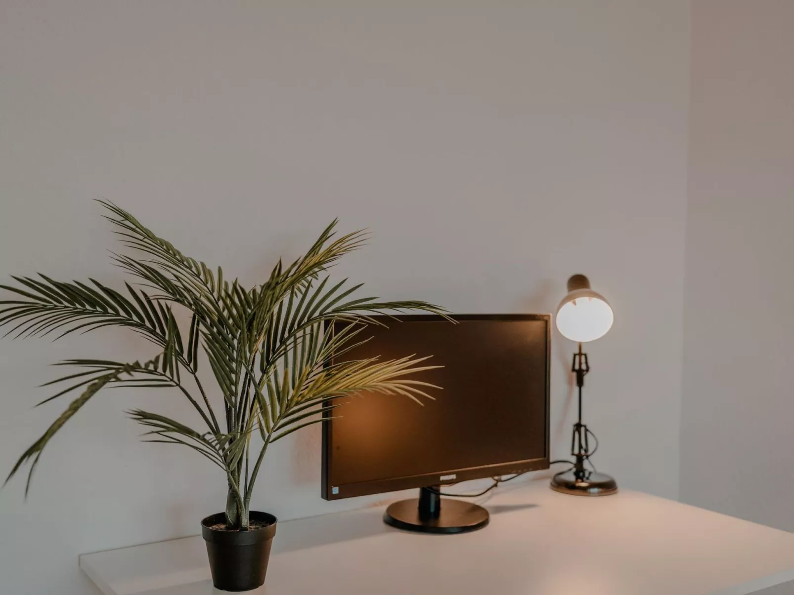 Apartment mit Küche, Arbeitsplatz und xxl Sofa - Image-tags.info