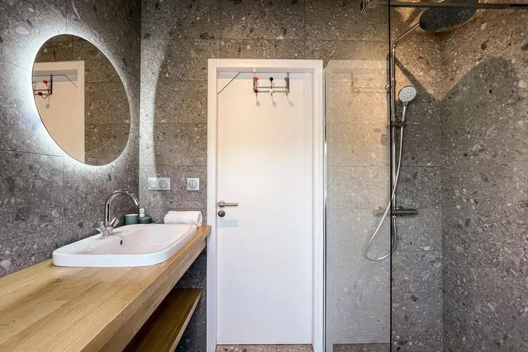 Holiday home in Saint-Jean-du-Doigt Baie de Morlaix-Badezimmer