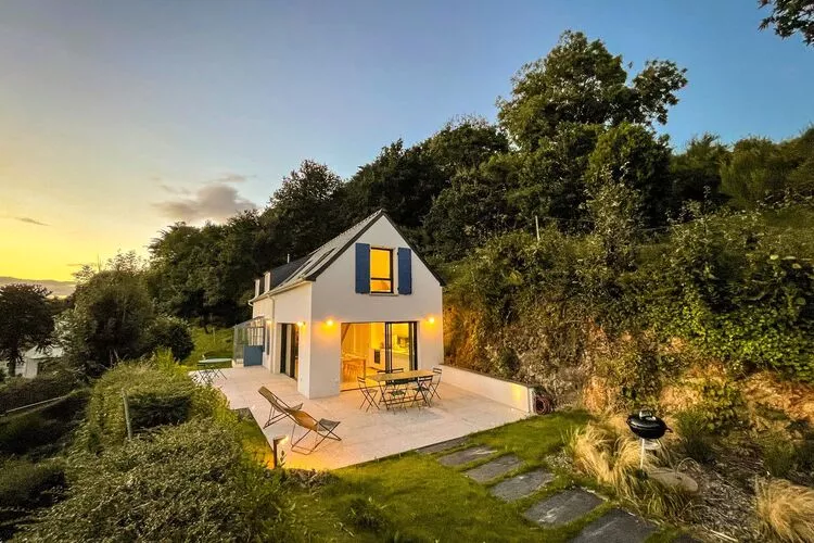Holiday home in Saint-Jean-du-Doigt Baie de Morlaix-Außenbereich Sommer