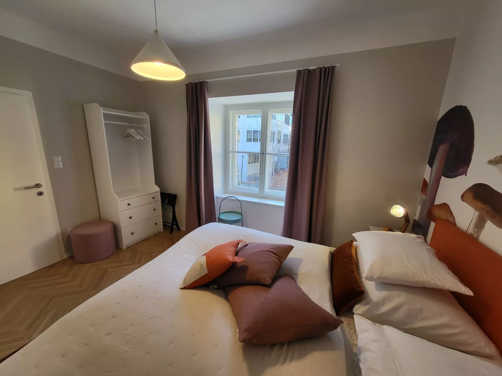 Orange Flat neben K-F-Universität, neu und gemütlich, mit Parkplatz - Image-tags.info