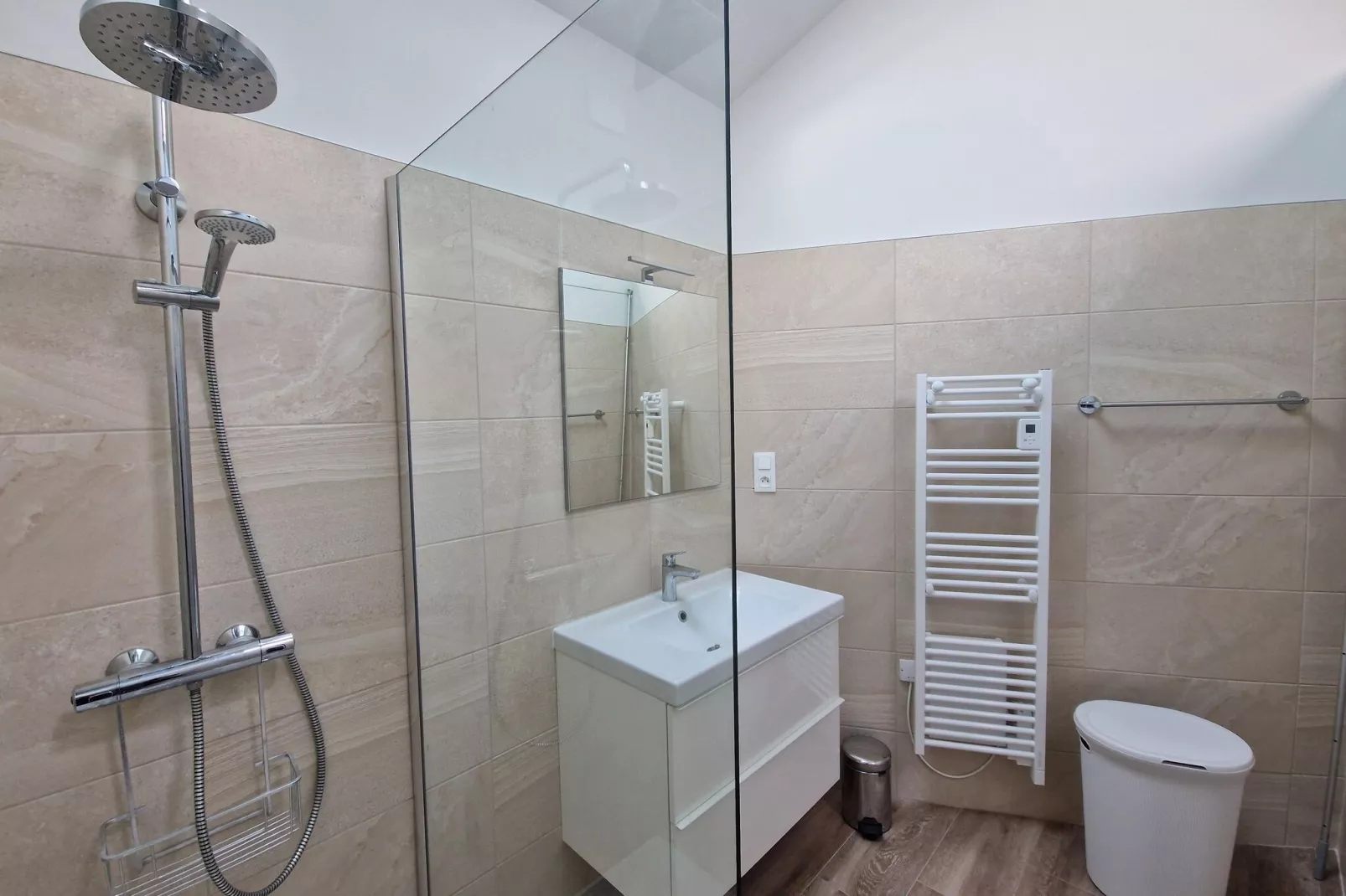 Holiday home in Plougasnou Baie de Morlaix-Bathroom