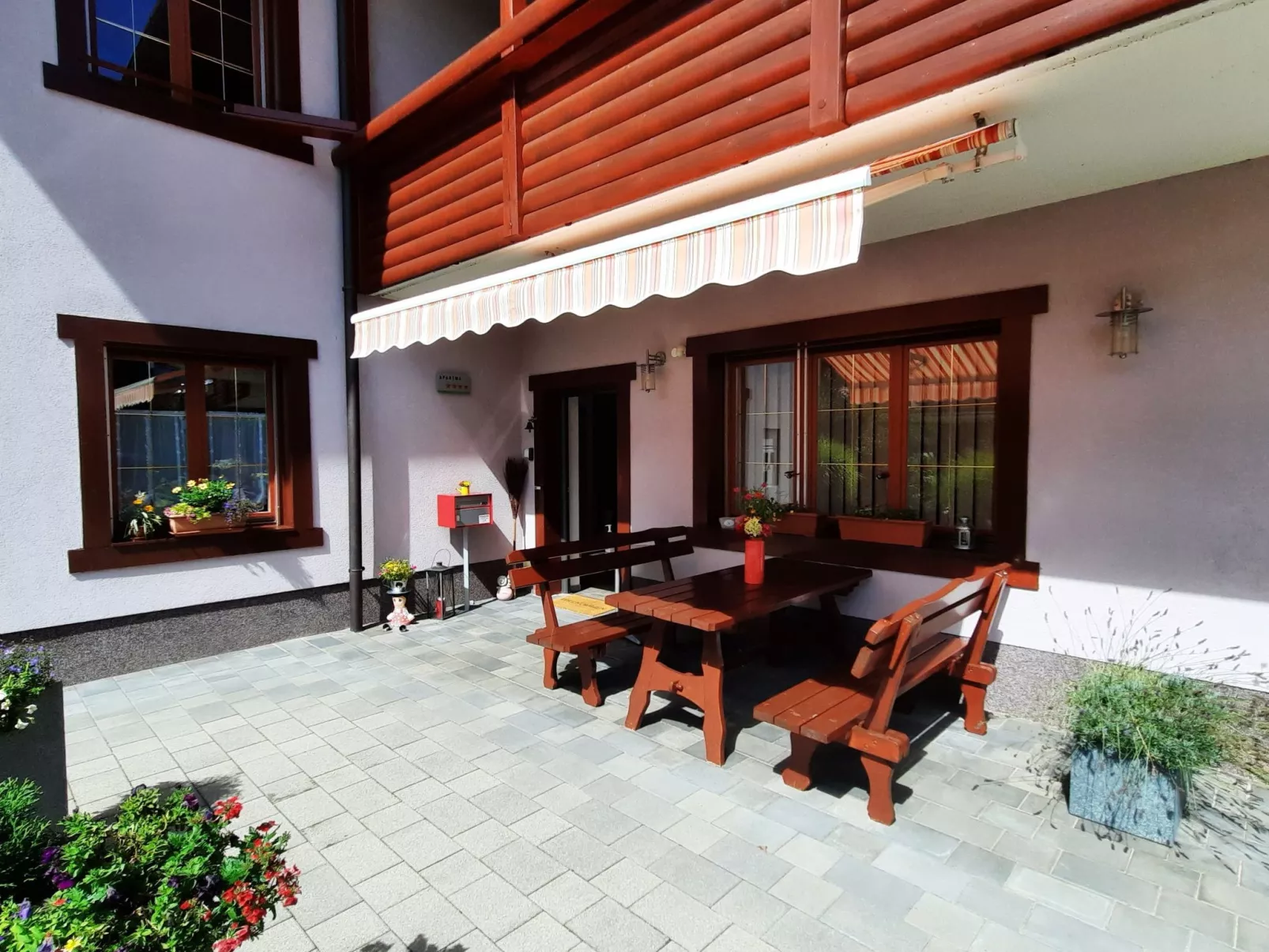 Studio-Appartement mit Balkon - Image-tags.info