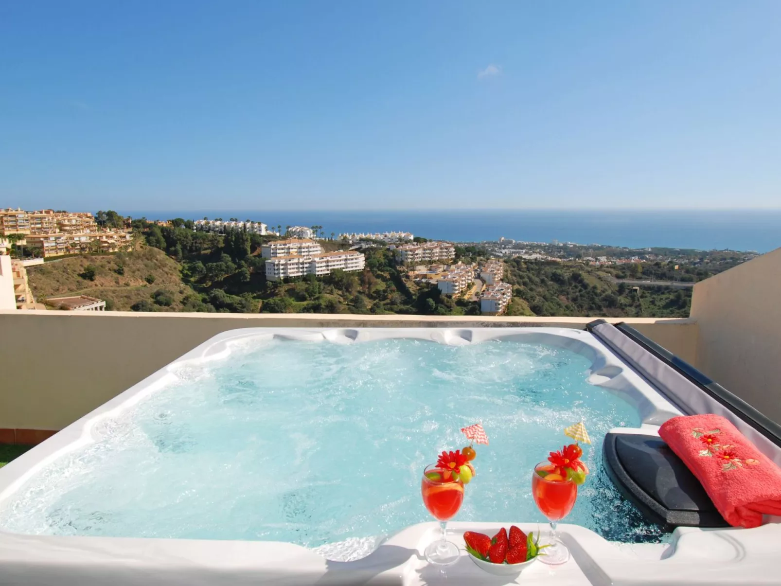 Penthouse, Jacuzzi, Meerblick, BBQ,wifi, AC - Dehors
