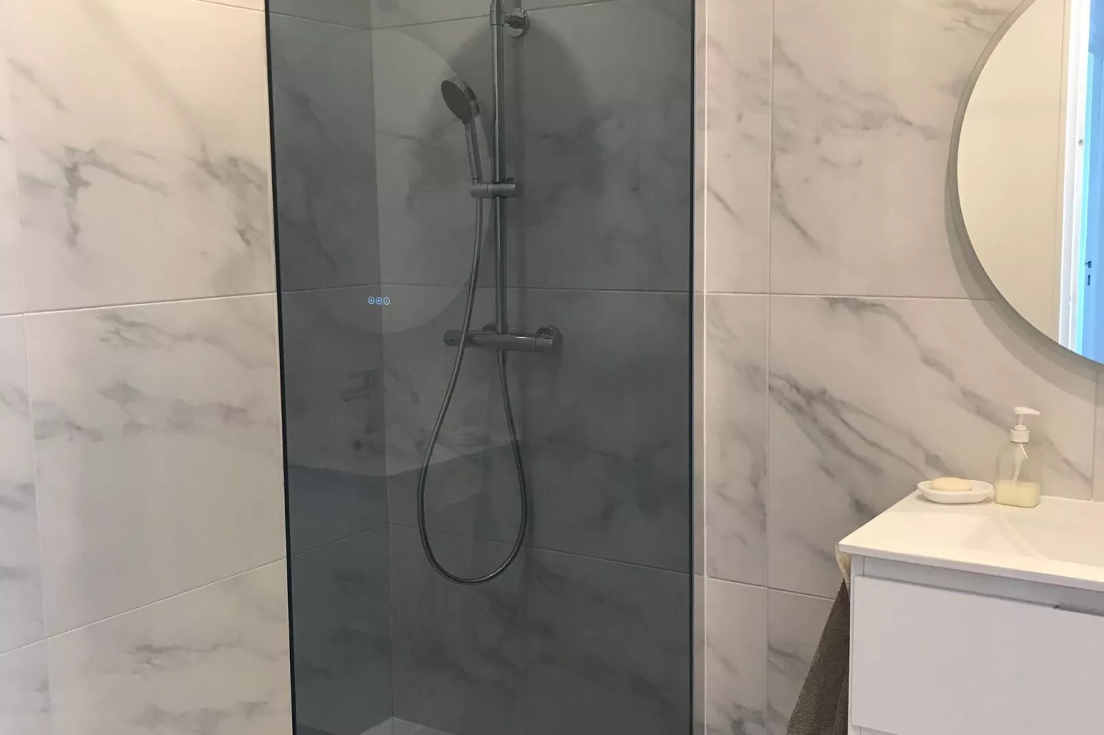 Comfortable flat in top location near the beach Audierne-Bathroom