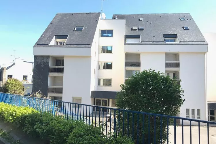 Comfortable flat in top location near the beach Audierne-Exterior summer