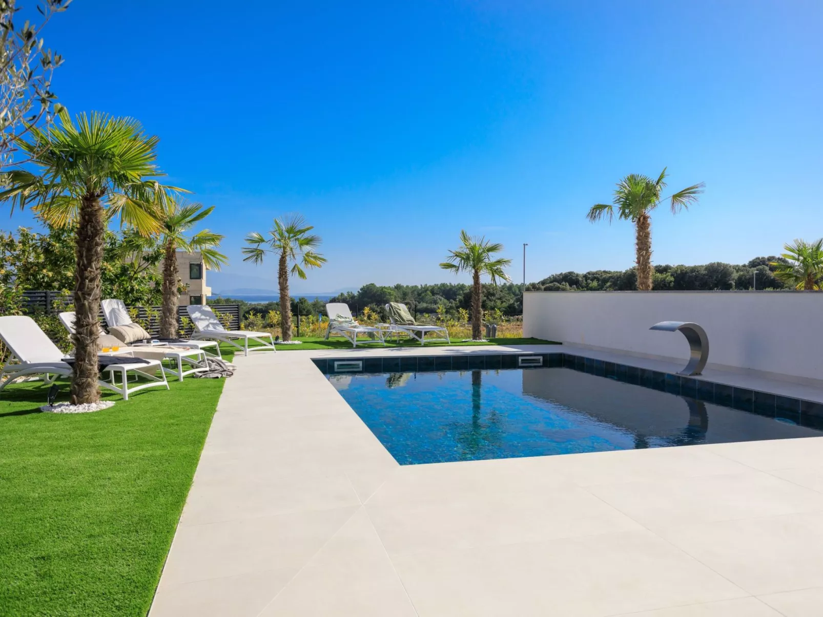 Neue moderne Villa mit Pool in der Nähe von dem - Image-tags.info