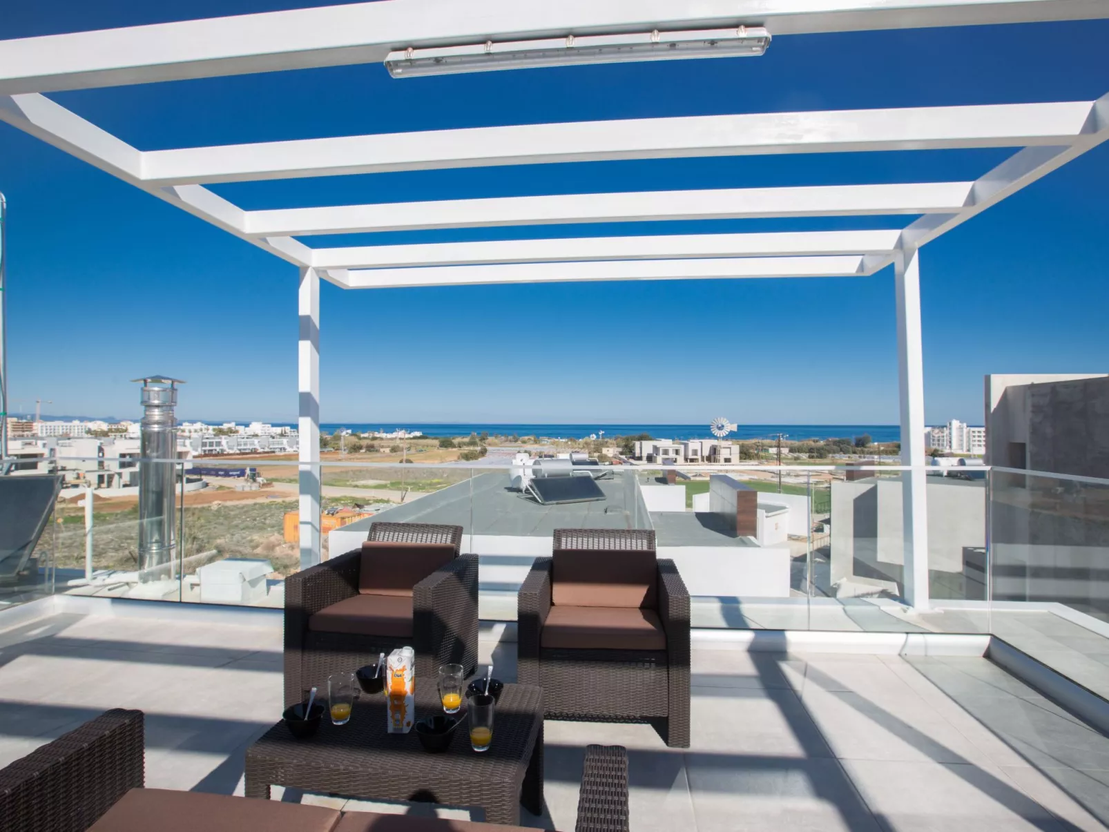 Protaras Olivine Villa mit Pool und einem Dachgarten - Image-tags.info