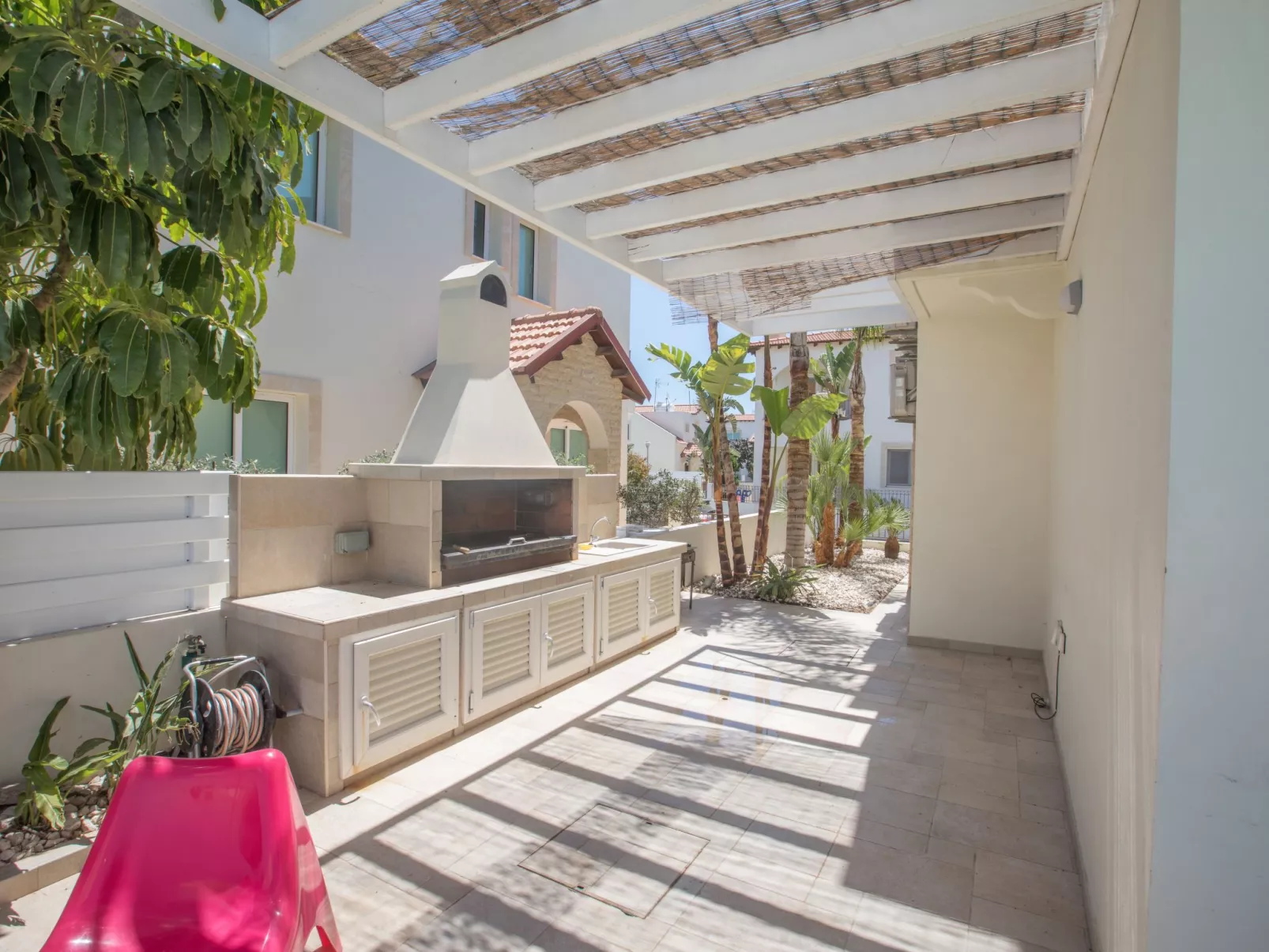 3-Schlafzimmer-Luxusvilla mit Pool und teilweise Meerblick - Image-tags.info