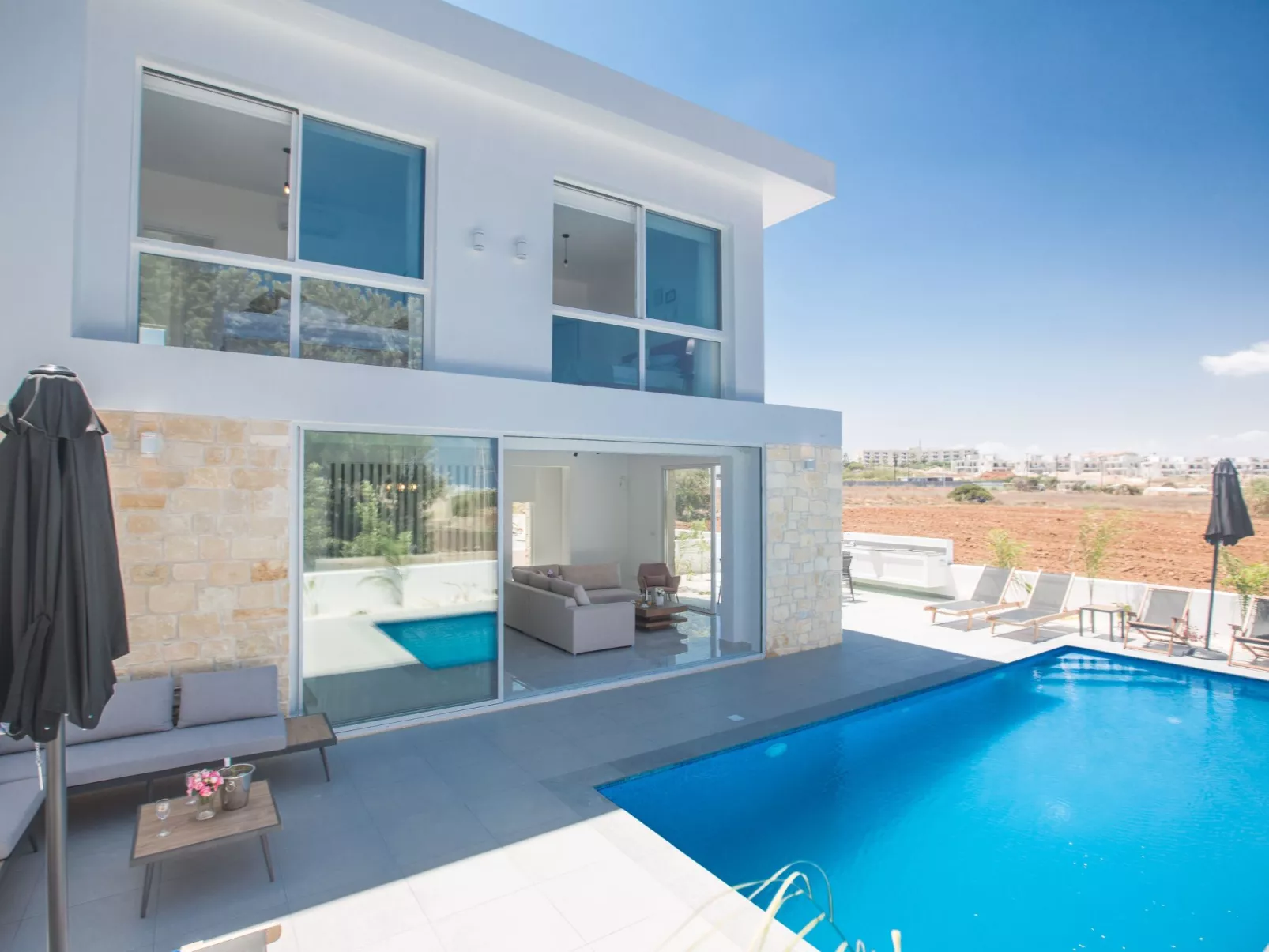 4-Schlafzimmer-Villa mit Pool im Zentrum von Protaras - Image-tags.info