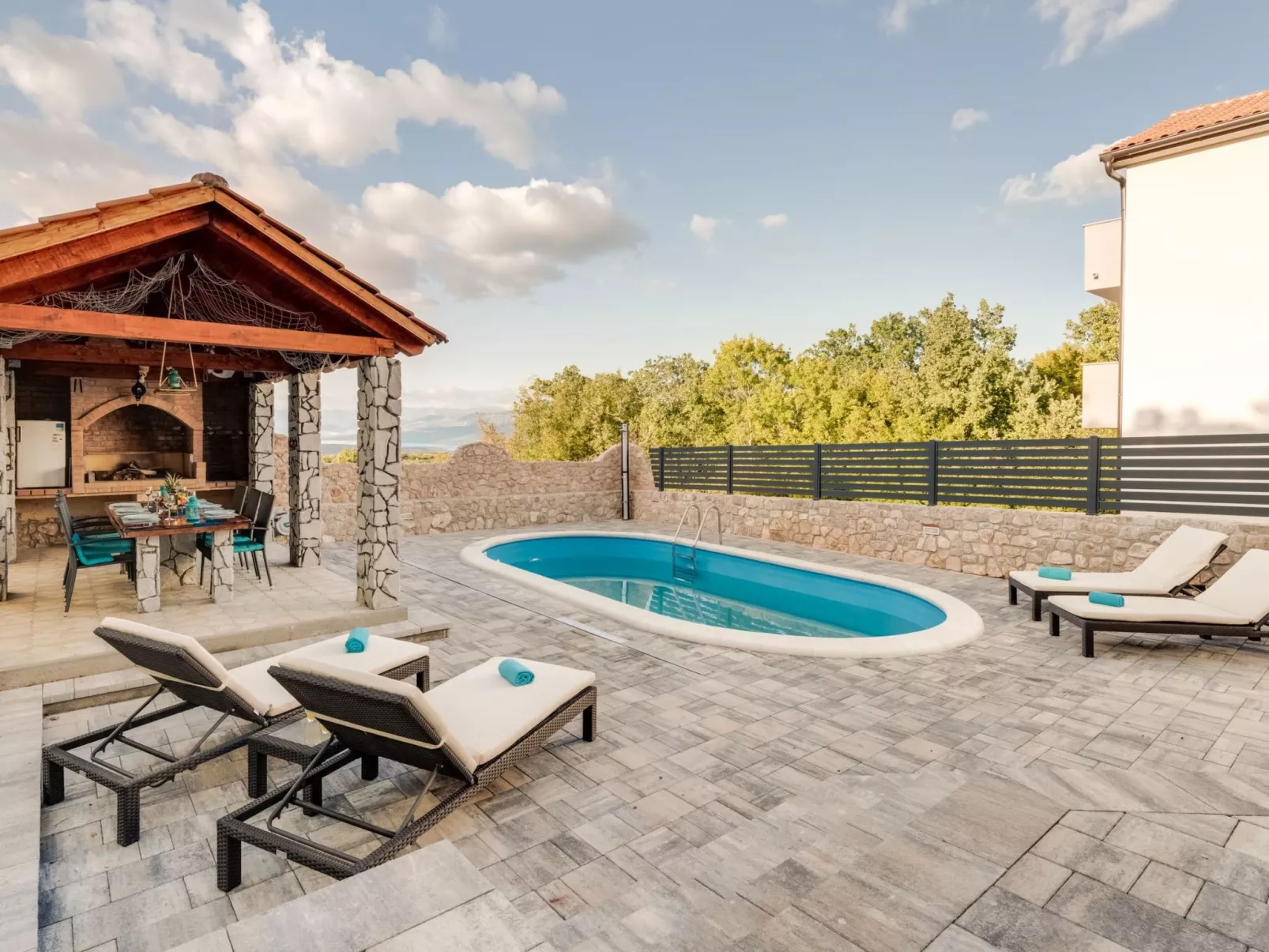 Neue Villa mit Pool und Meerblick - Image-tags.info