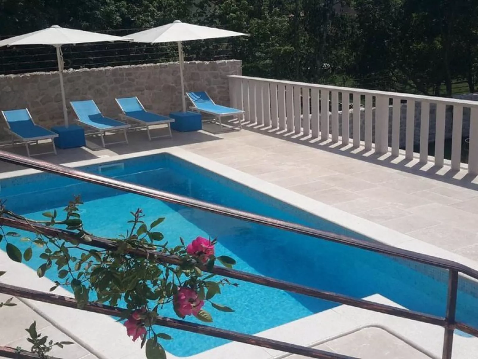 Schöne Steinvilla mit beheiztem Pool und Sauna - Image-tags.info