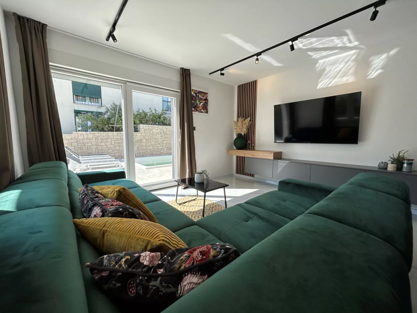 Villa Velvet - Image-tags.info