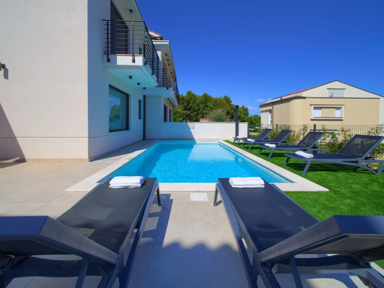 "Lana" mit Schwimmbad - Image-tags.info