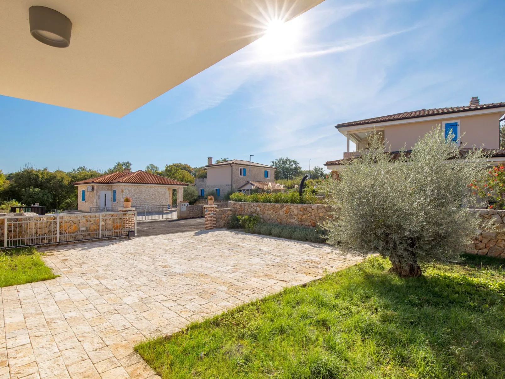 Romantische Villa mit Pool, umgeben von Natur - Image-tags.info