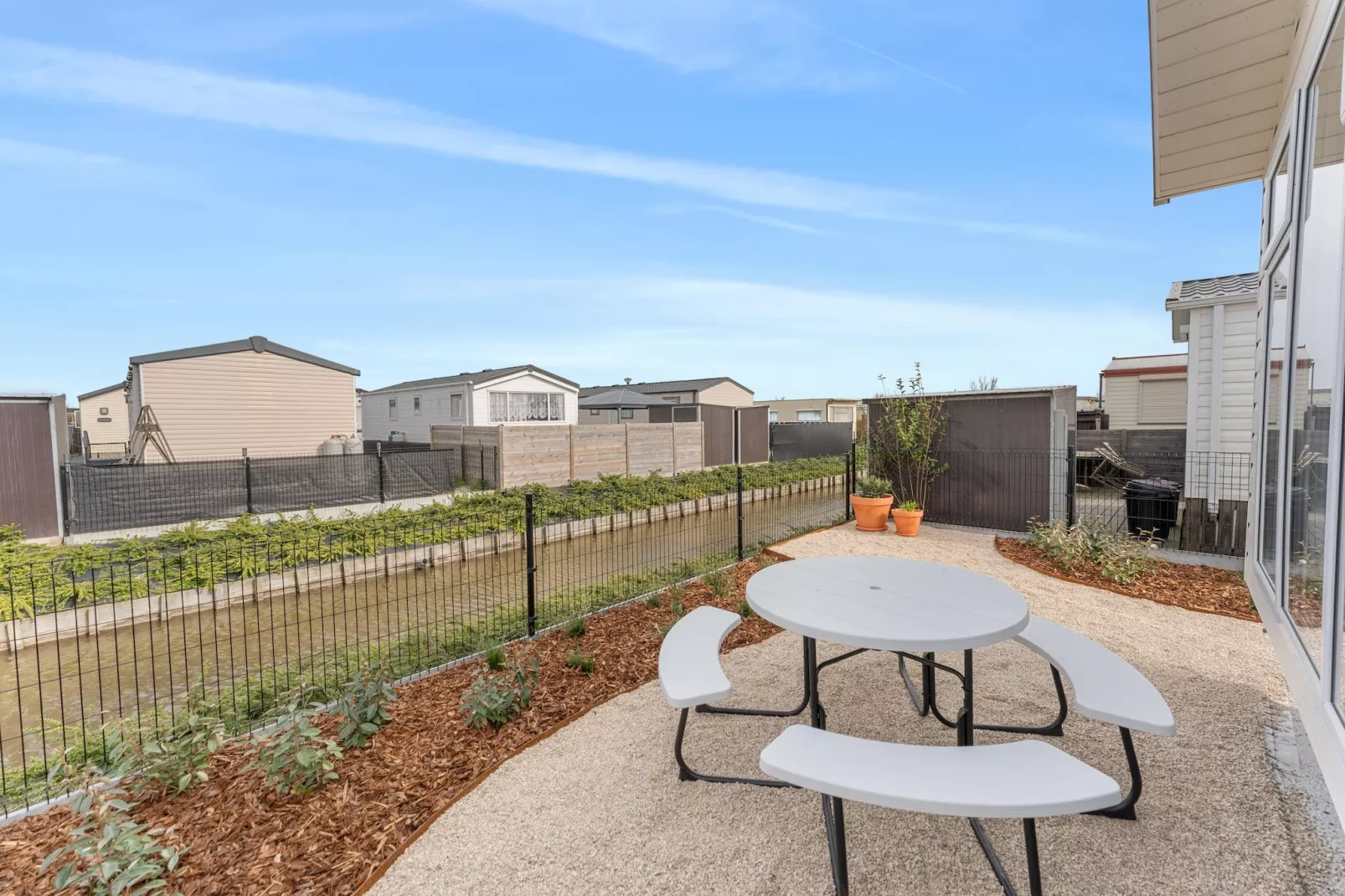 La Gondole - Gardens in summer