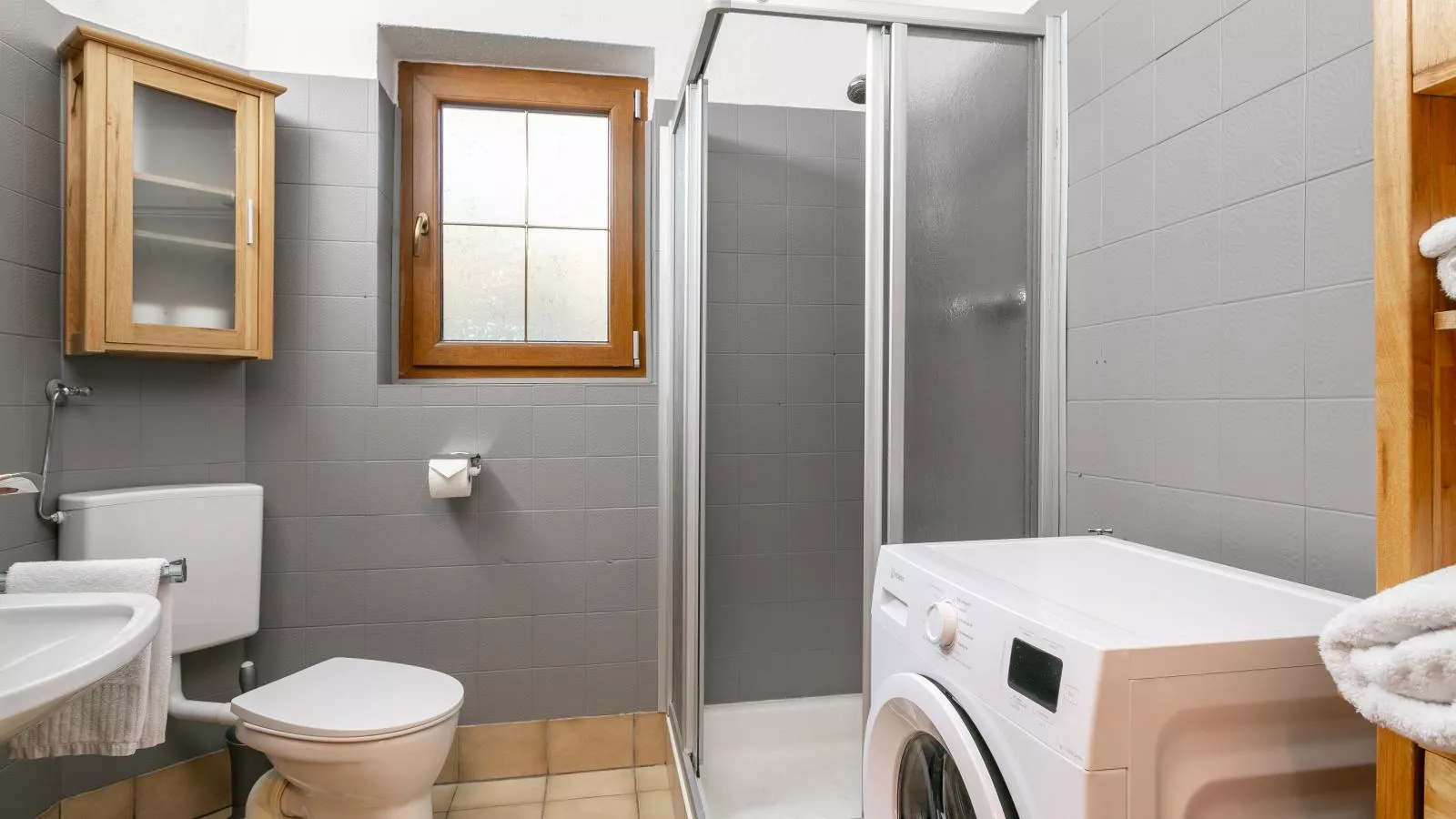 Wildrose I - Bathroom