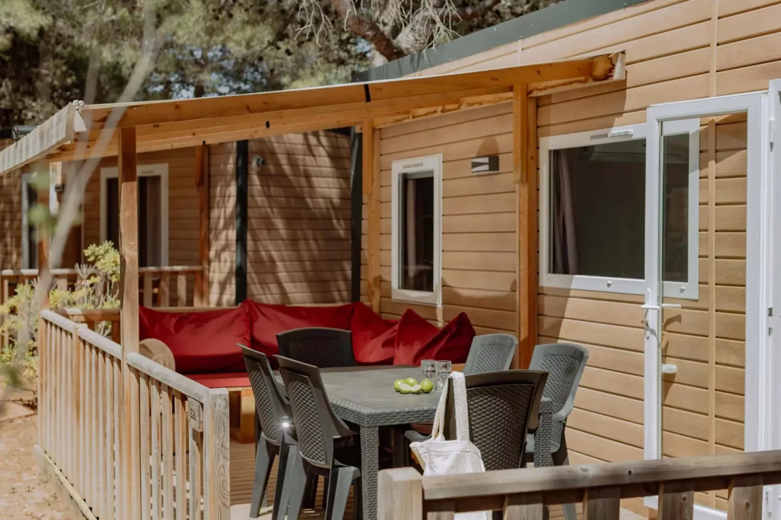 HOLA CAMP SITGES GARROFER-Bungalow Comfort 6-Terrasse/Balkon