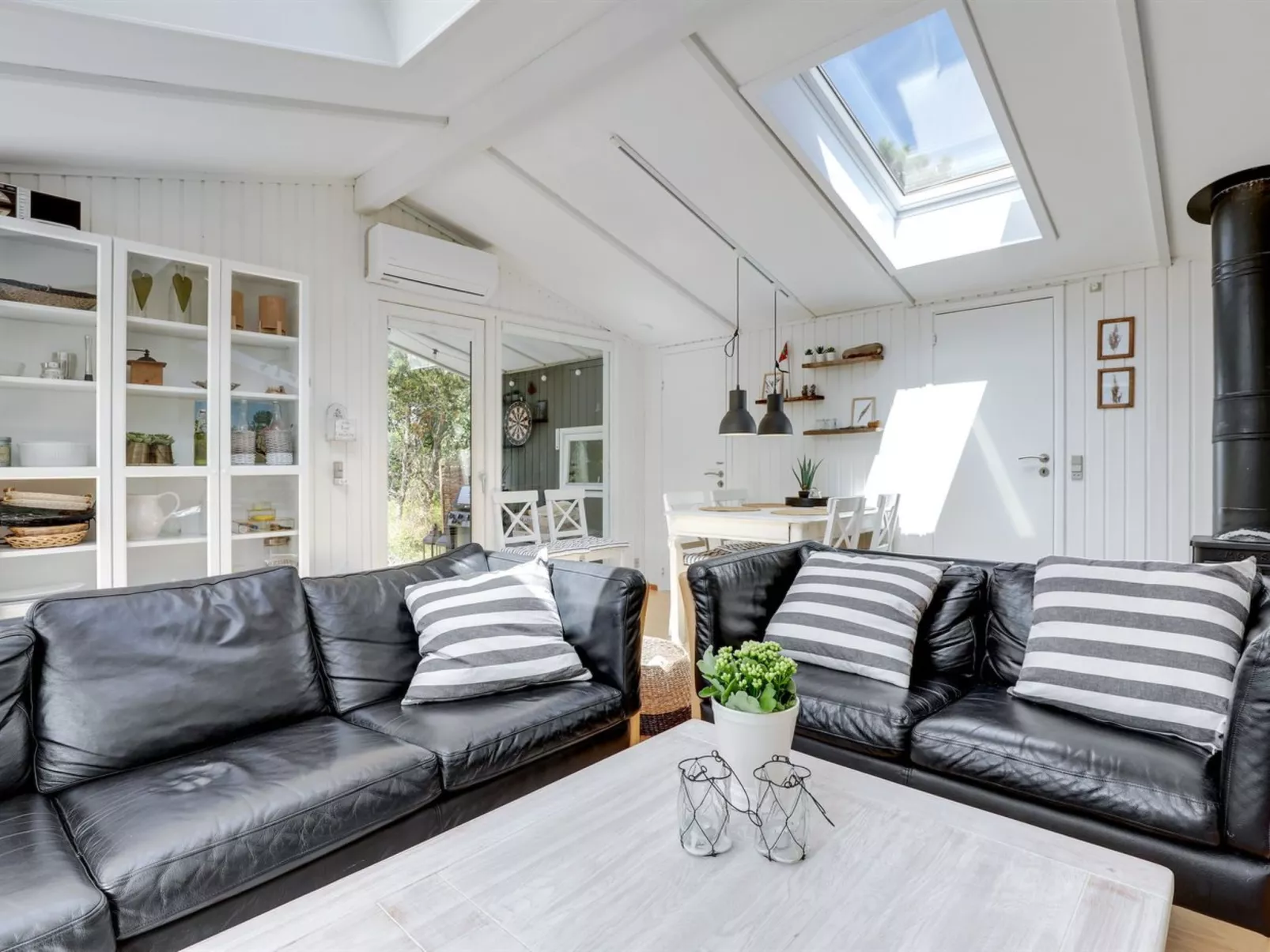 "Essi" - 300m from the sea-Inside