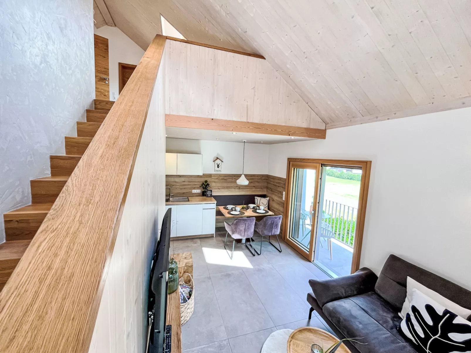 Kinast (HFT202)-Dedans