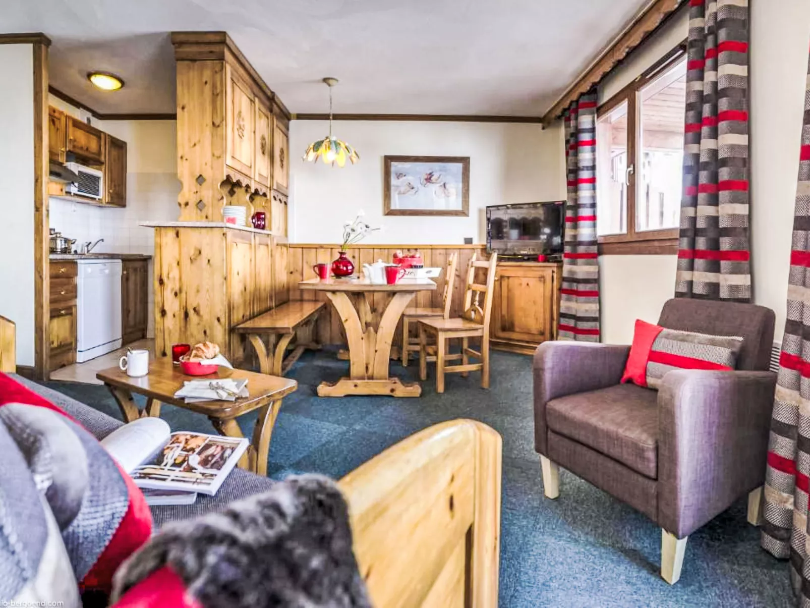 Village Montana-Inside