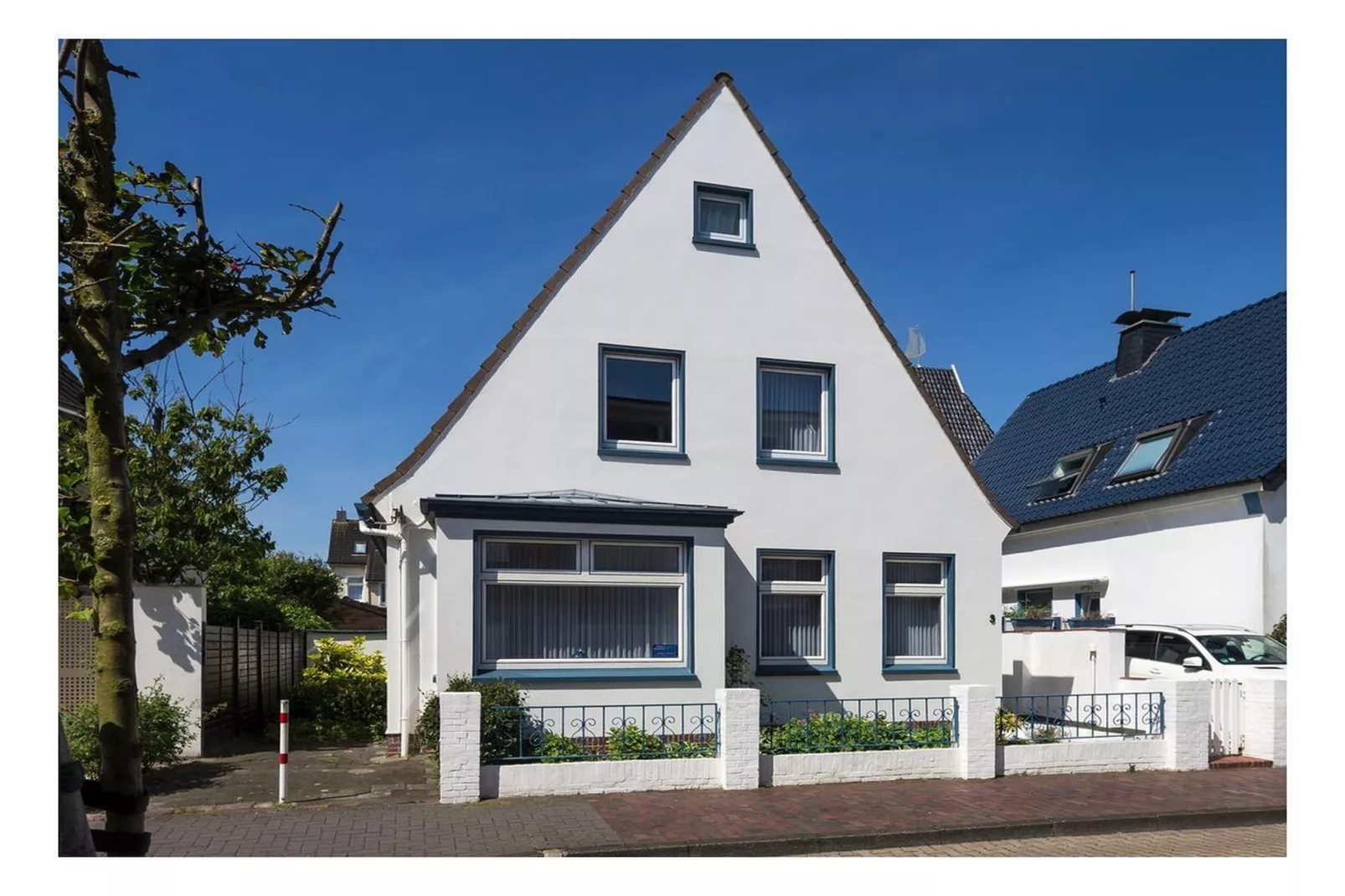 392968-Exterior in summer